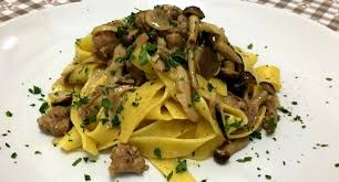 TAGLIATELLE AI FUNGHI PORCINI